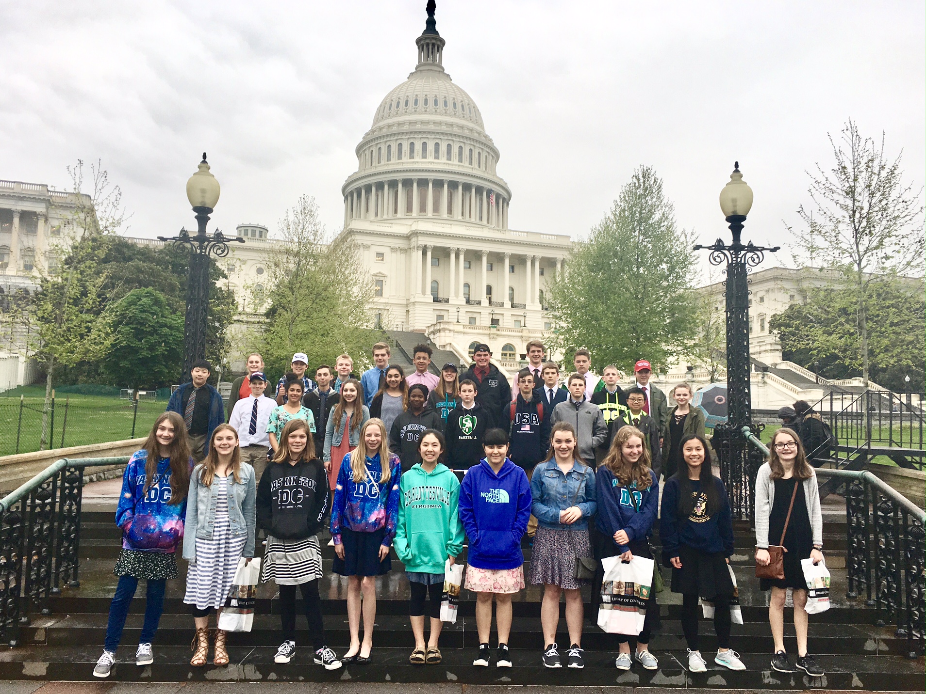 Group of middle school students posing in front of the US capitol building