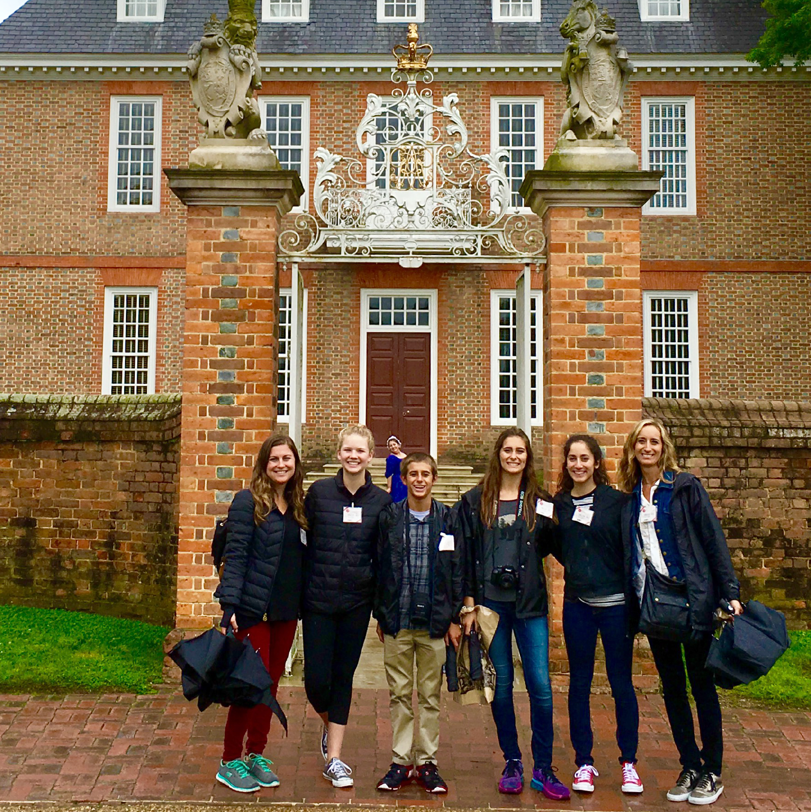 tour group outside the Governor's Palace in Williamsburg, Virginia